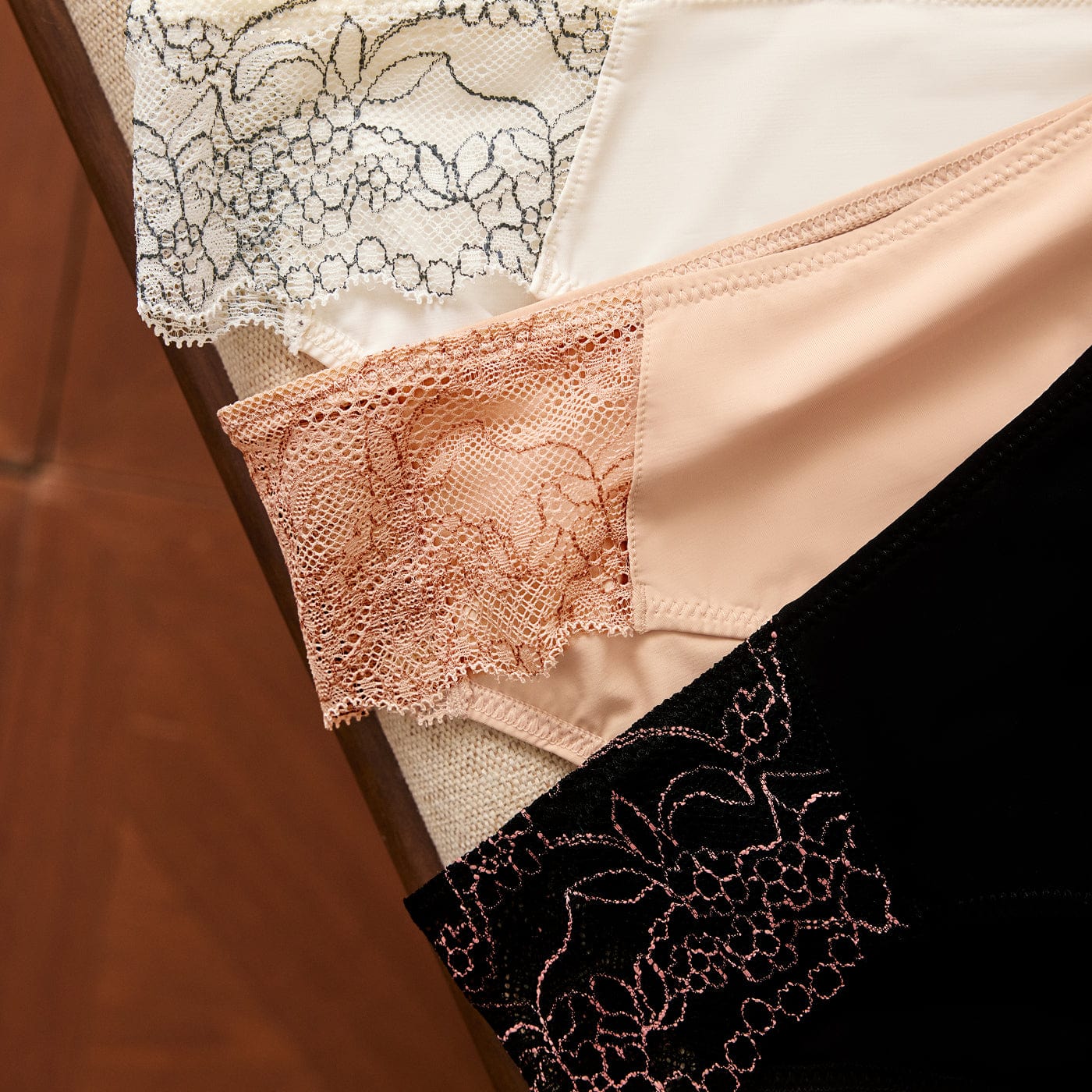 Smooth Lace Thong Black Two-Tone - Image 4